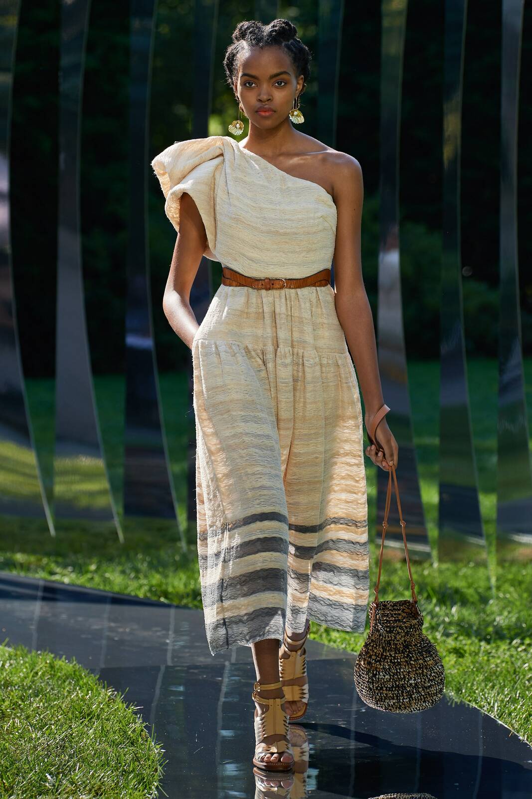 polina-victoria-mari-loulou-ulla-johnson-ss22-2