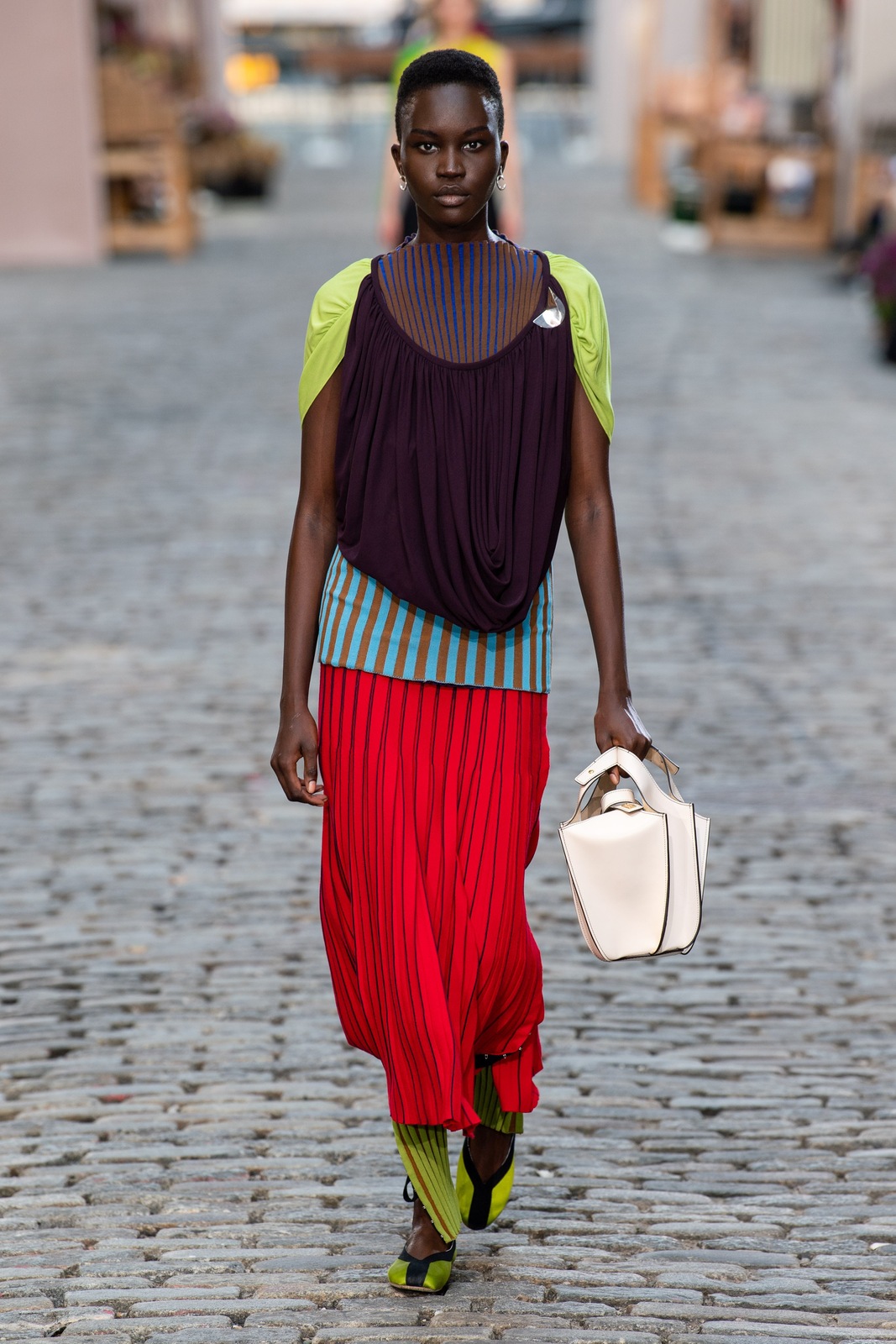 effie-achenrin-tory-burch-ss22-3