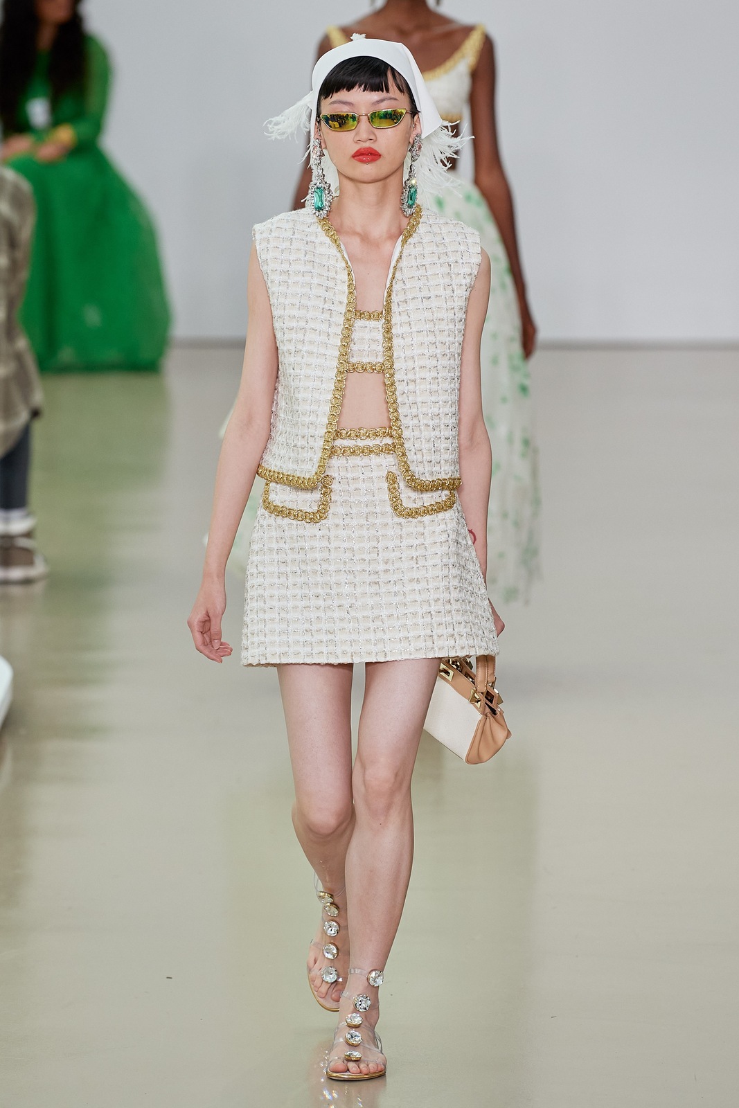 peipei-loulou-maja-saibatou-giambattista-valli-ss22-0