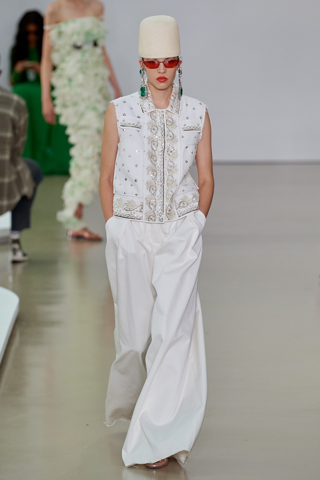 peipei-loulou-maja-saibatou-giambattista-valli-ss22-2