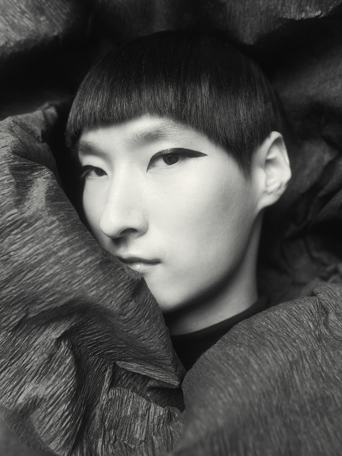 cao-ruopu-behind-the-blinds-magazine-0