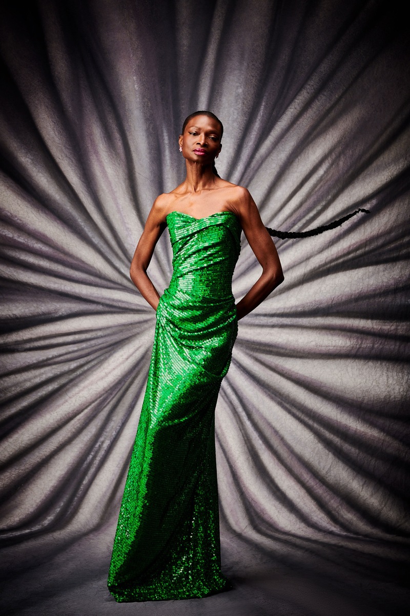 debra-shaw-christian-siriano-resort-2023-4