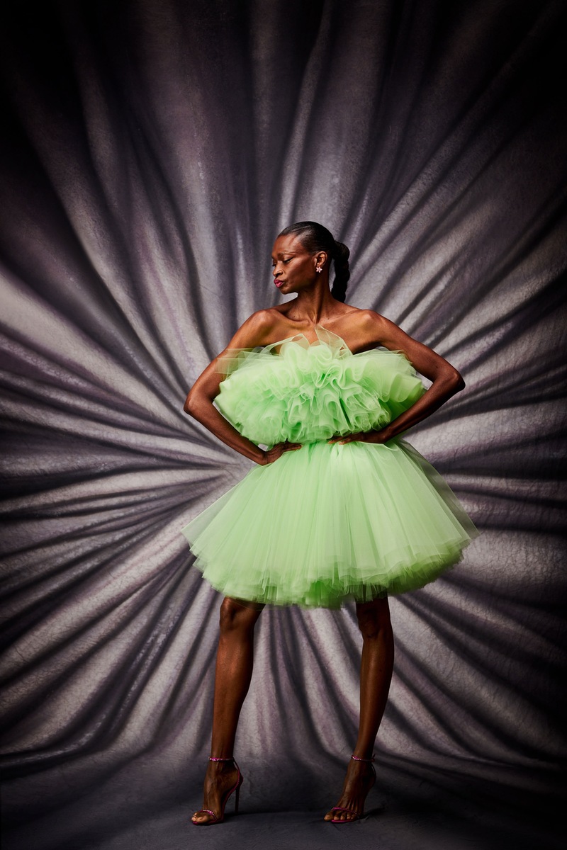 debra-shaw-christian-siriano-resort-2023-8