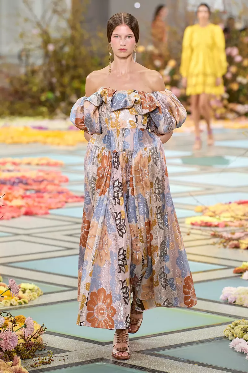 assa-ava-lexi-kate-london-ulla-johnson-ss23-1