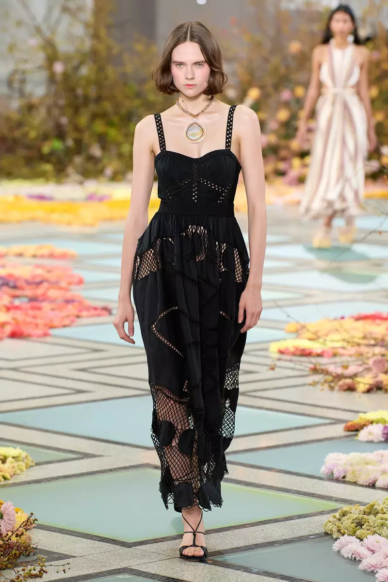 assa-ava-lexi-kate-london-ulla-johnson-ss23-3