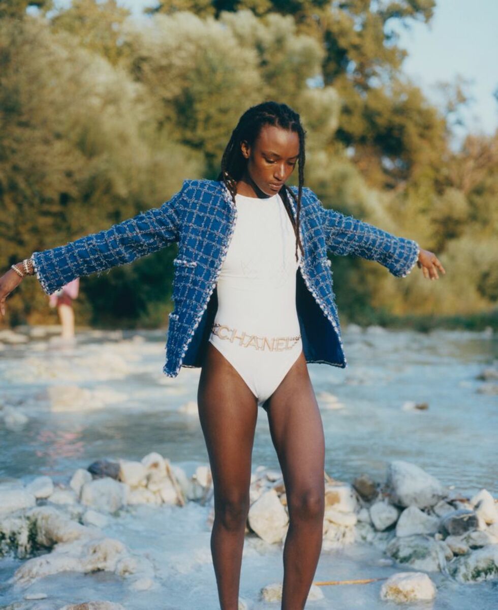 amelie-odda-magazine-chanel-resort-1