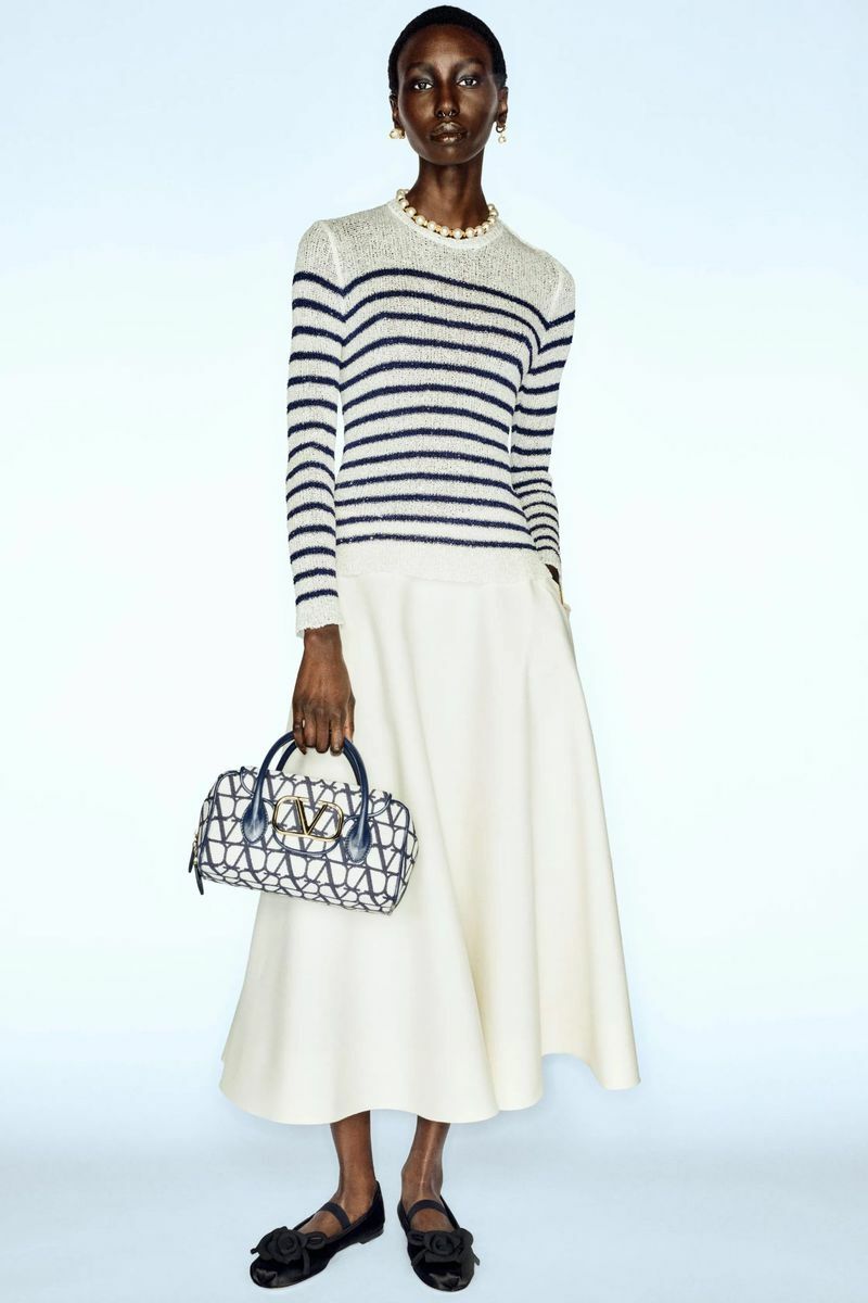 alay-deng-valentino-pre-fall-2023-0
