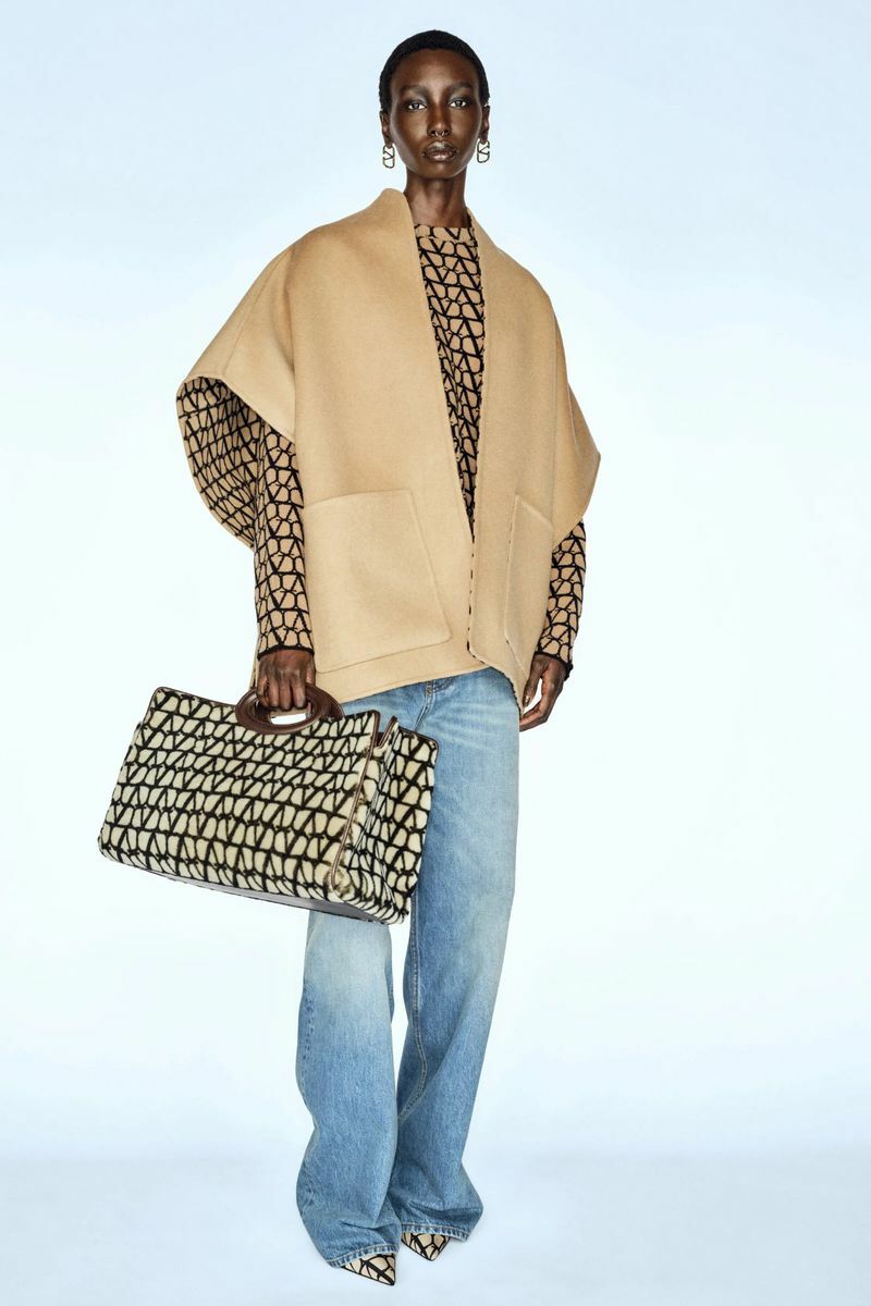alay-deng-valentino-pre-fall-2023-5