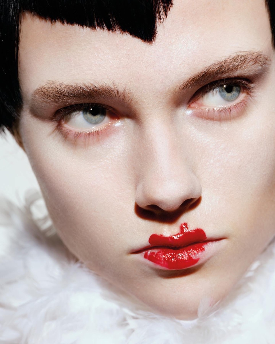 kate-mcnamara-vogue-greece-2