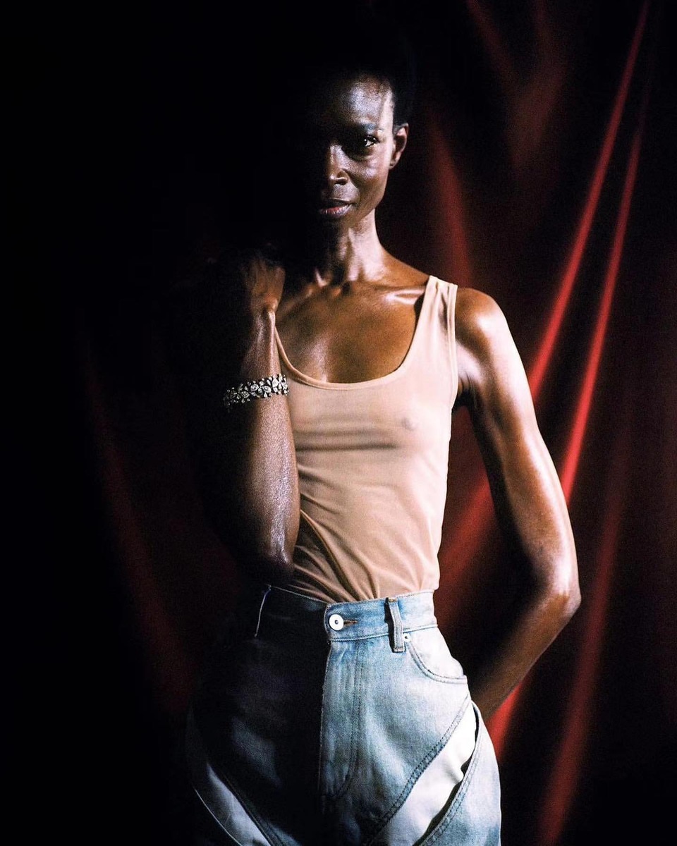 debra-shaw-vogue-china-1