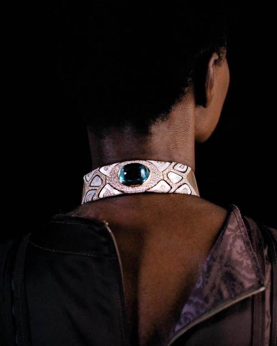 debra-shaw-vogue-china-5