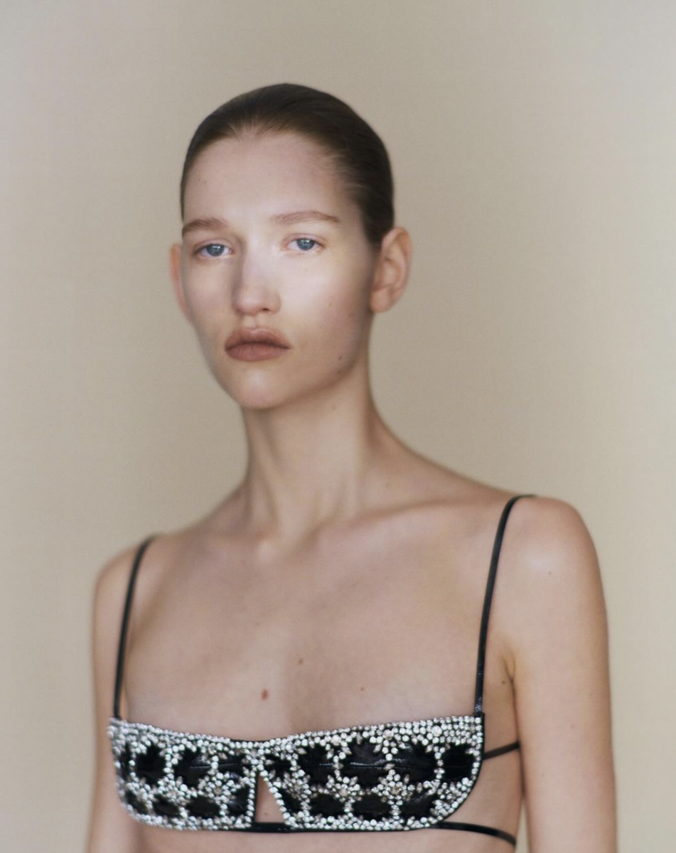 apolline-rocco-fohrer-bazaar-italia-0