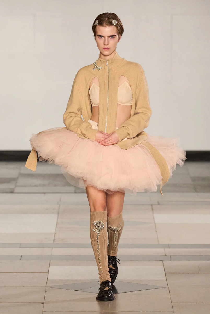 libby-bennet-simone-rocha