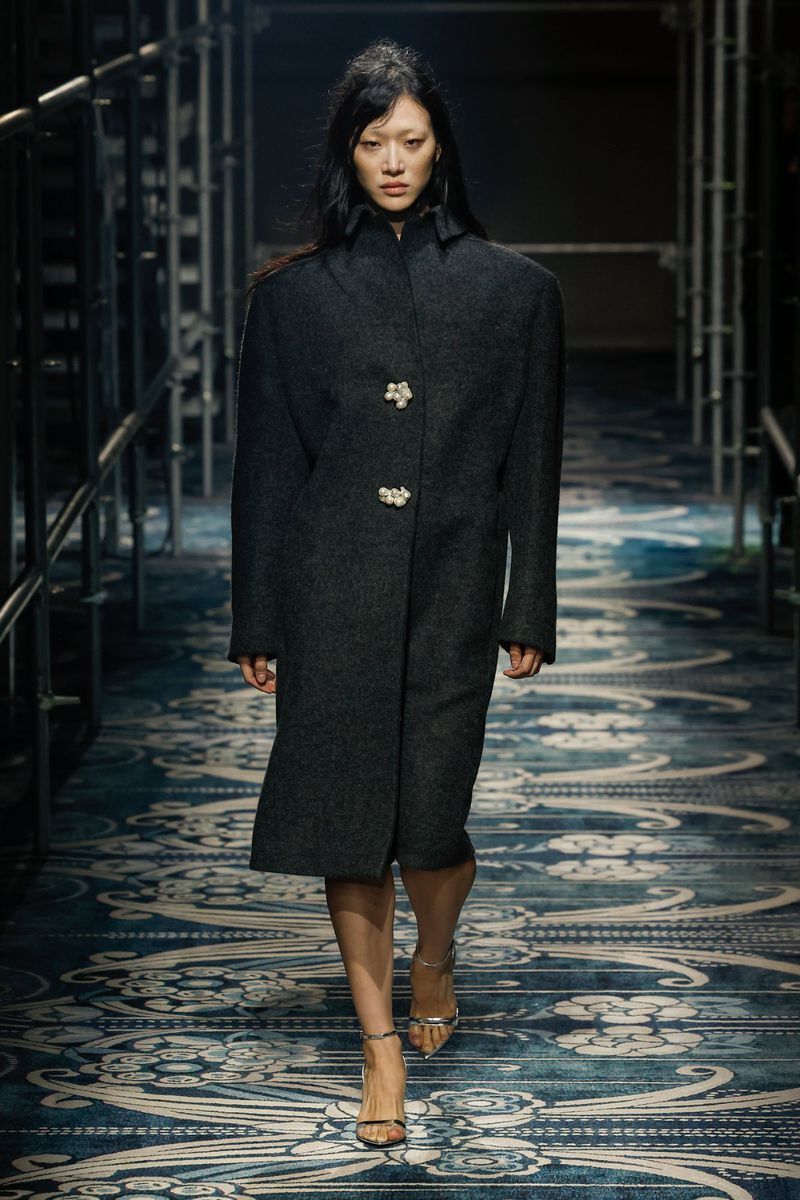 dobi-sora-prada-f-w-25-milano-1