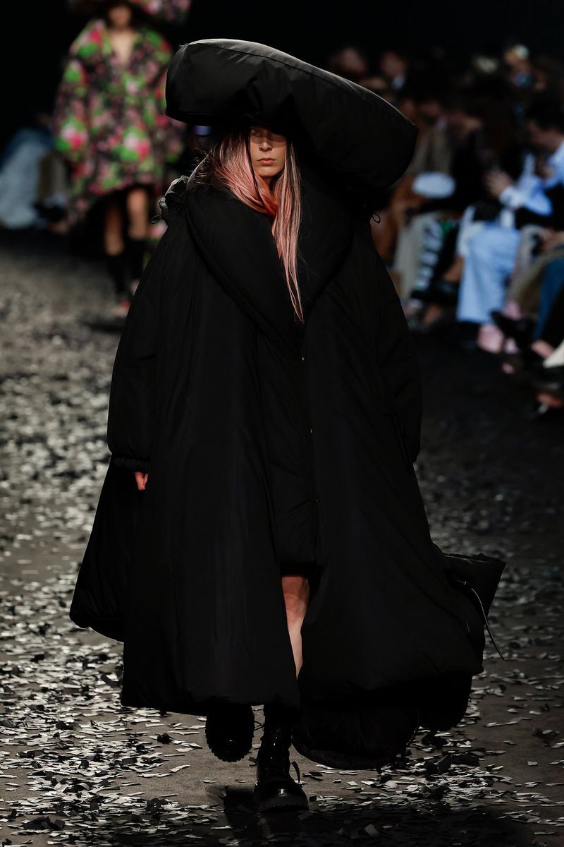 dobi-moschino-f-w-25-milano-0