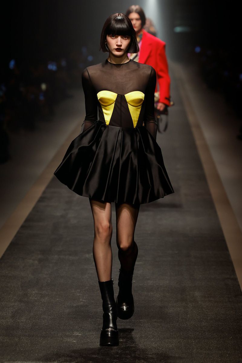 libby-dobi-lexi-apolline-eva-versace-f-w-25-milano