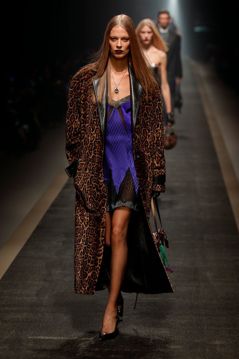 libby-dobi-lexi-apolline-eva-versace-f-w-25-milano