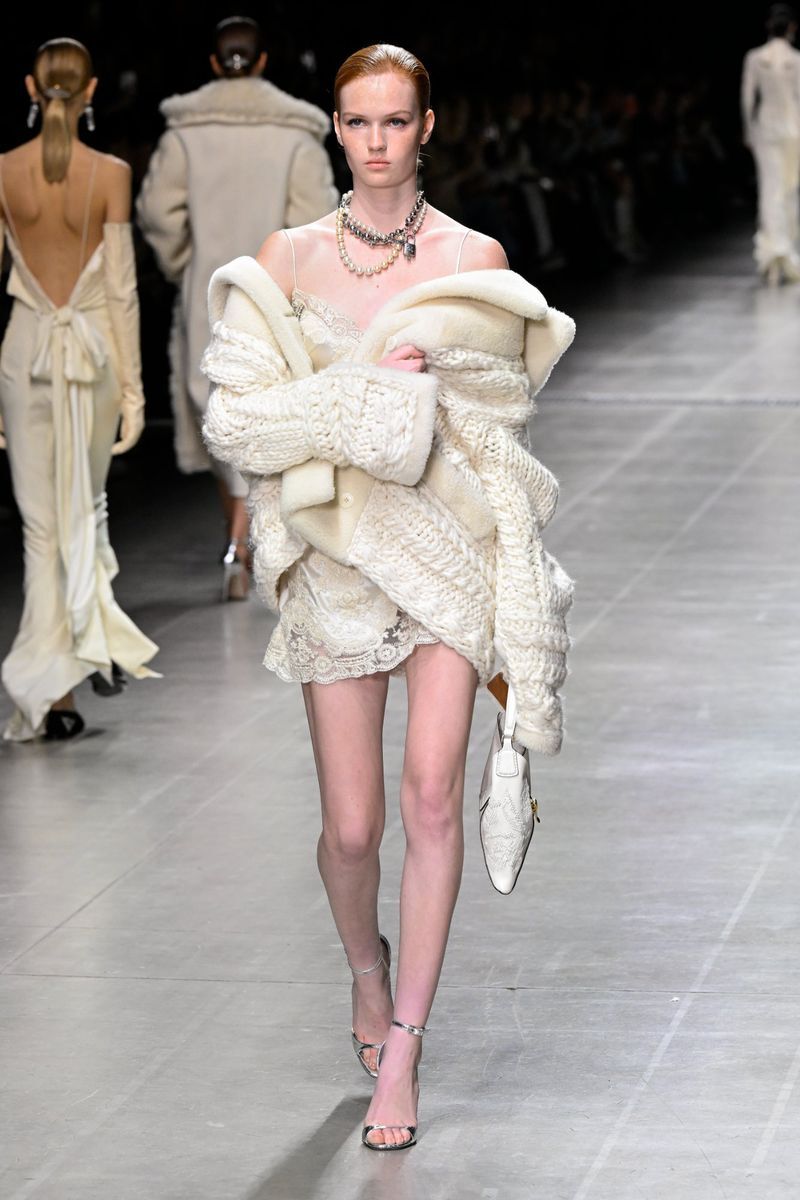 eva-debra-maja-melinda-ashley-ermanno-scervino-f-w-25-milano-1