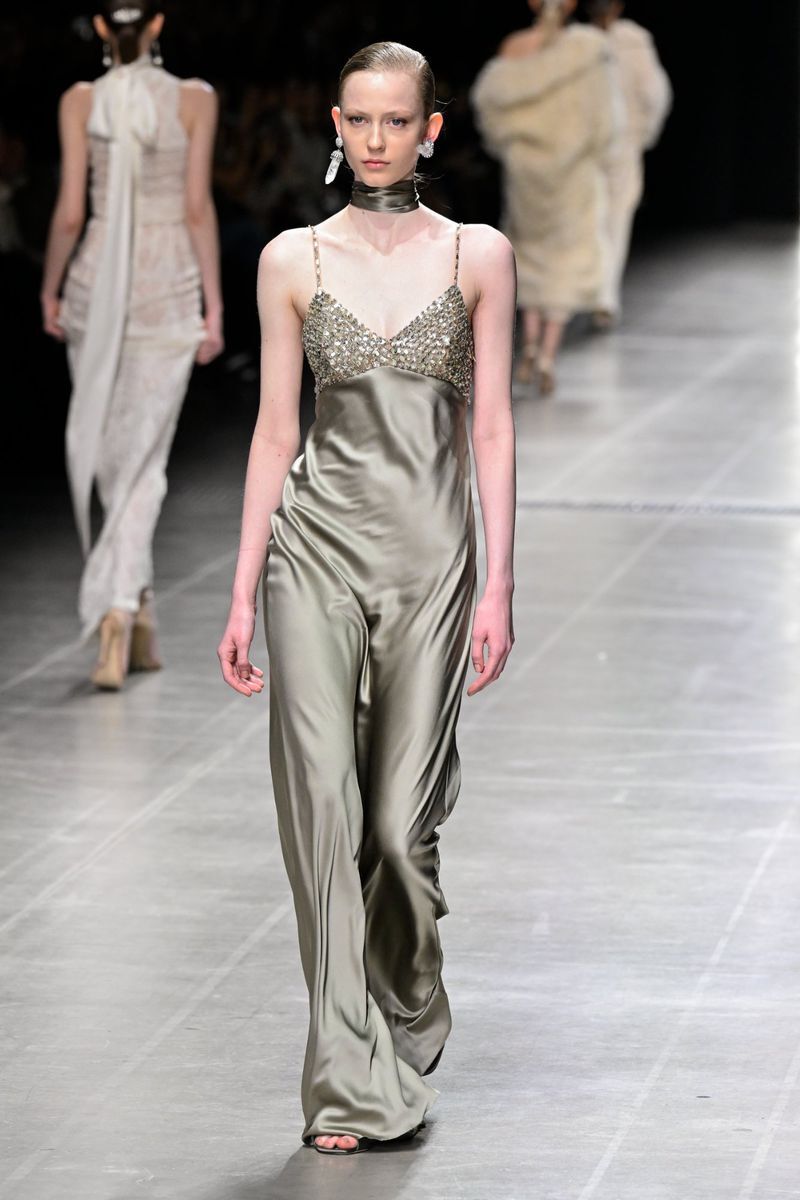 eva-debra-maja-melinda-ashley-ermanno-scervino-f-w-25-milano-3