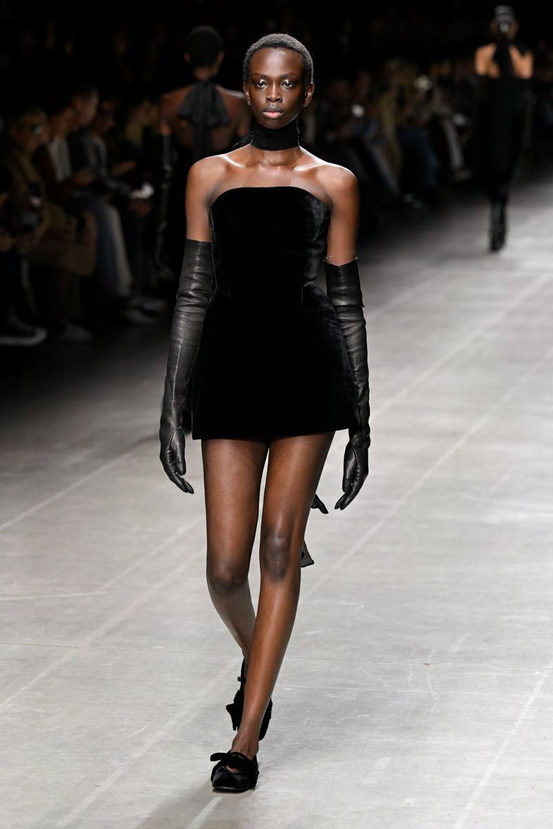 eva-debra-maja-melinda-ashley-ermanno-scervino-f-w-25-milano-4