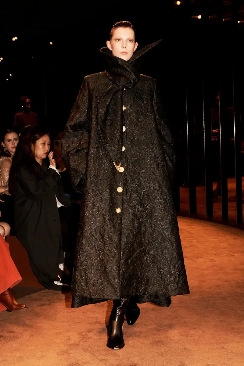 sora-dobi-lexi-eva-apolline-schiaparelli-f-w-25-paris-2