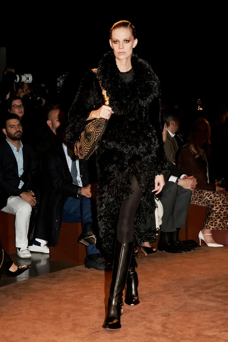 sora-dobi-lexi-eva-apolline-schiaparelli-f-w-25-paris-4