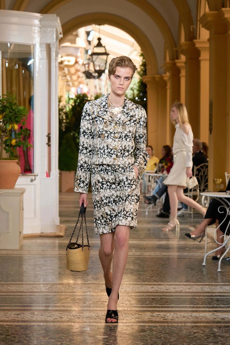 apolline-libby-chanel-resort-2026-show-lake-como
