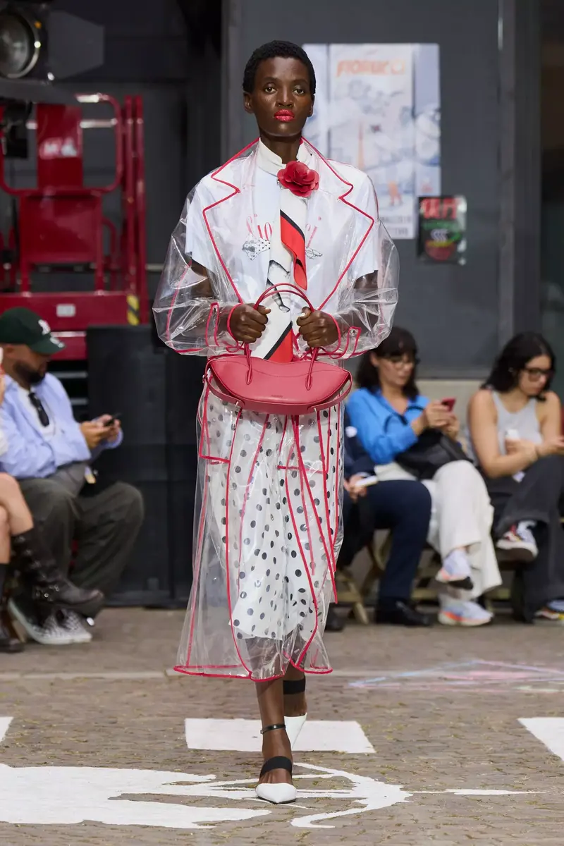 linda-frees-linda-aketch-aviana-fiorucci-s-s-26-show-milan-3