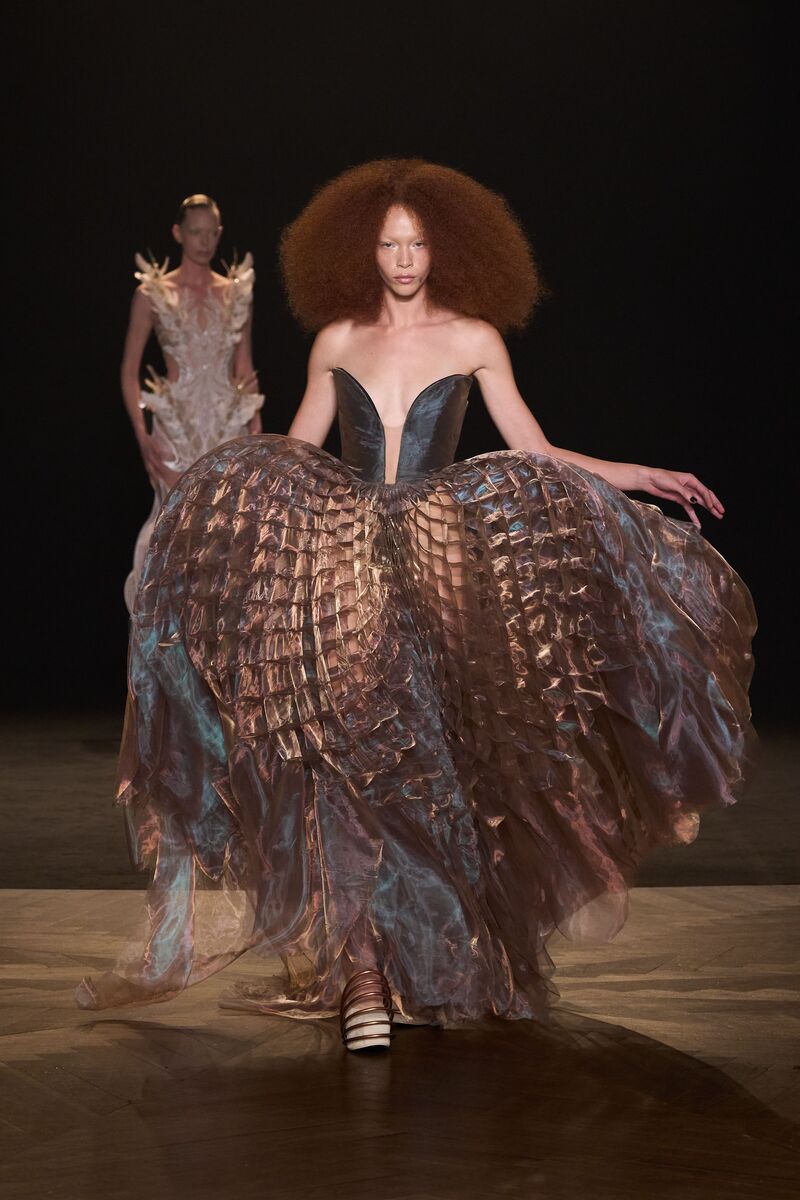 tianna-eva-iris-van-herpen-haute-couture-fall-2025-show-0