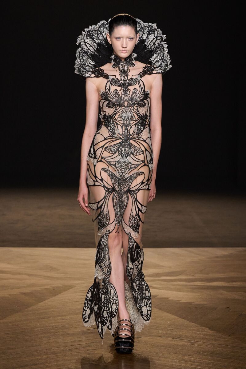 tianna-eva-iris-van-herpen-haute-couture-fall-2025-show-2