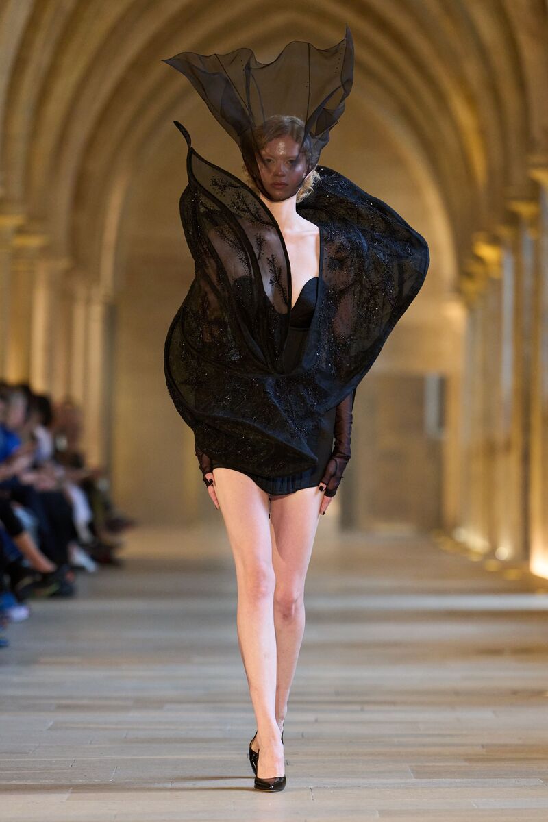 aviana-antonia-closing-rahul-mishra-haute-couture-fall-2025-show-1