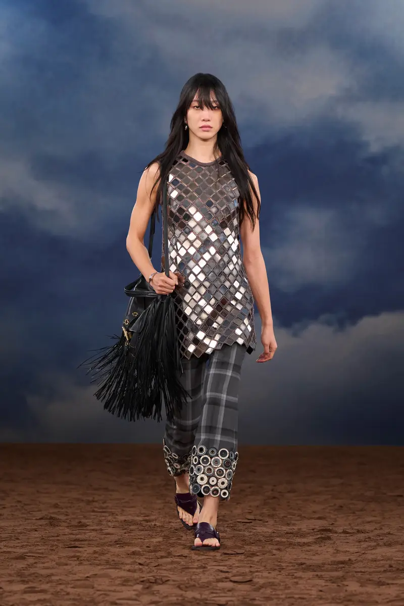 libby-sora-burberry-lfw-ss26-0