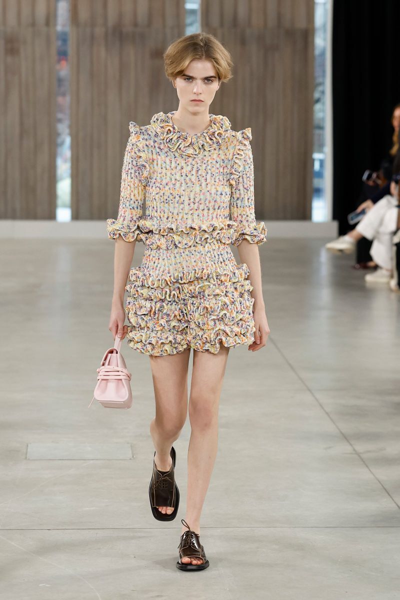 libby-valery-moschino-mfw-ss26