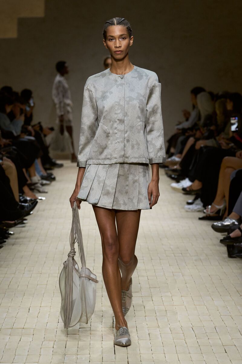 amina-aviana-emporio-armani-mfw-ss26-2