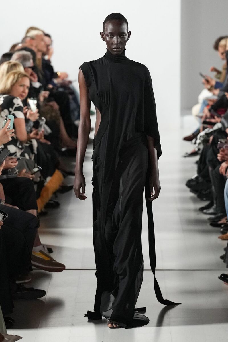 amelie-opening-melinda-hawa-closing-francesco-murano-mfw-ss26-1