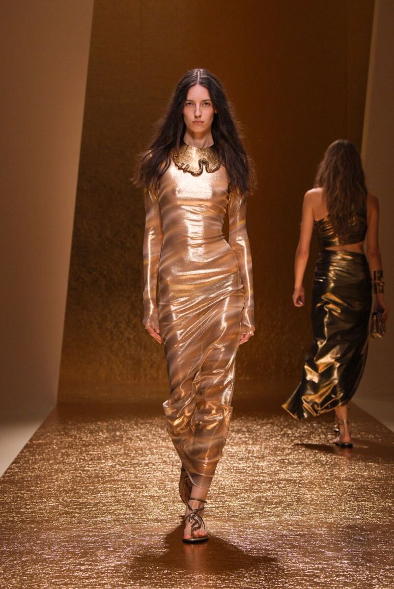 libby-valery-roberto-cavalli-mfw-ss26-0