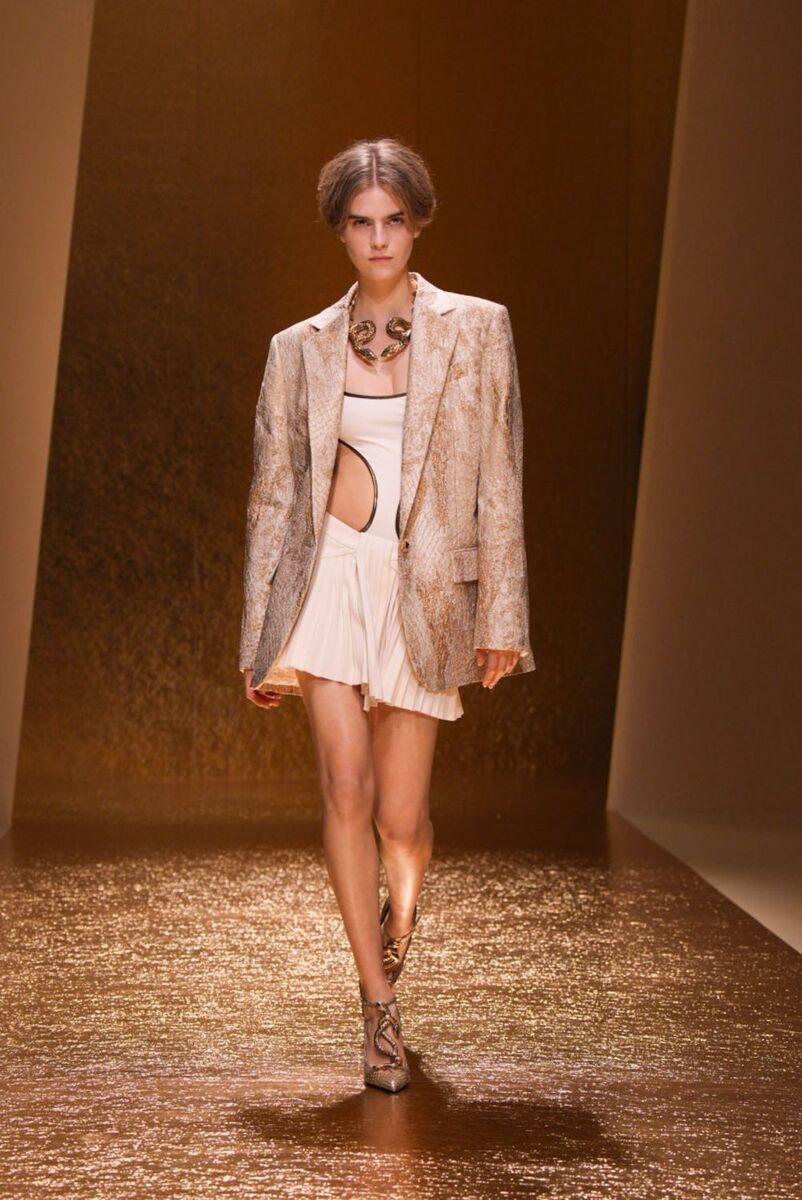 libby-valery-roberto-cavalli-mfw-ss26-1