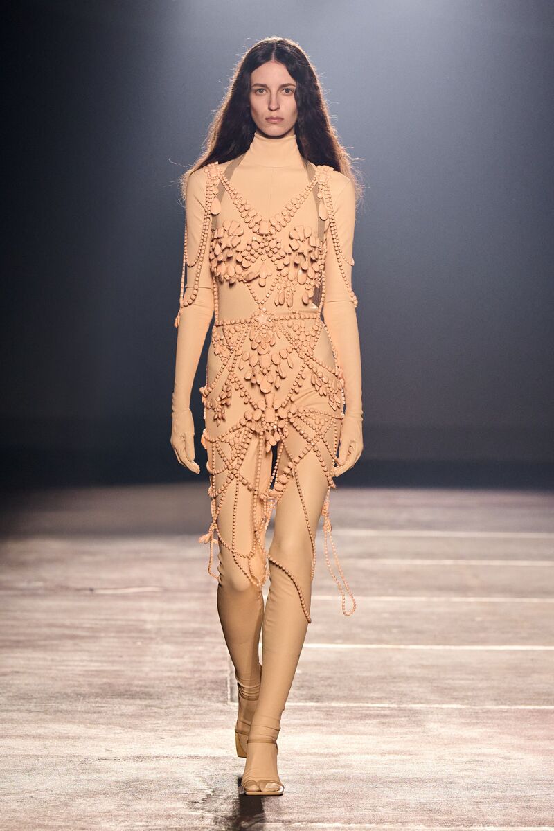 valery-mugler-pfw-ss26-0