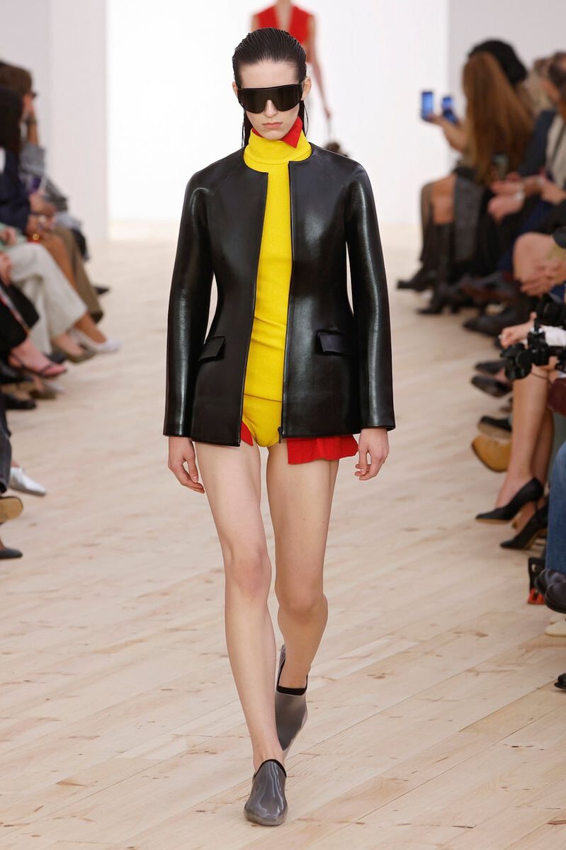 valery-opening-loewe-pfw-ss26