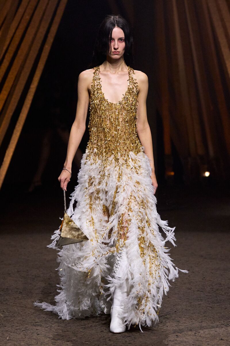 libby-sora-valery-kathia-alexander-mcqueen-pfw-ss26-3