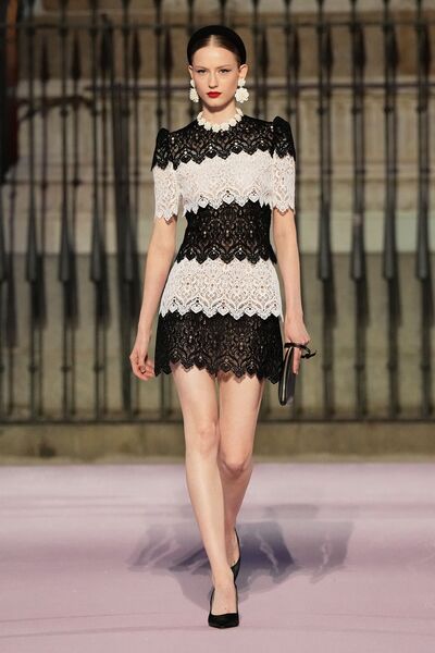 melinda-carolina-herrera-nyfw-ss26-cover