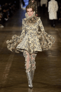 libby-apolline-alexander-mcqueen-f-w-25-paris-cover